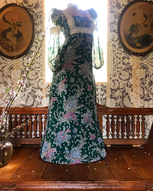 Sale~ 1970’s Vintage Scrolling Garden Floral Maxi Dress Trendy Maxi Dress with Lace