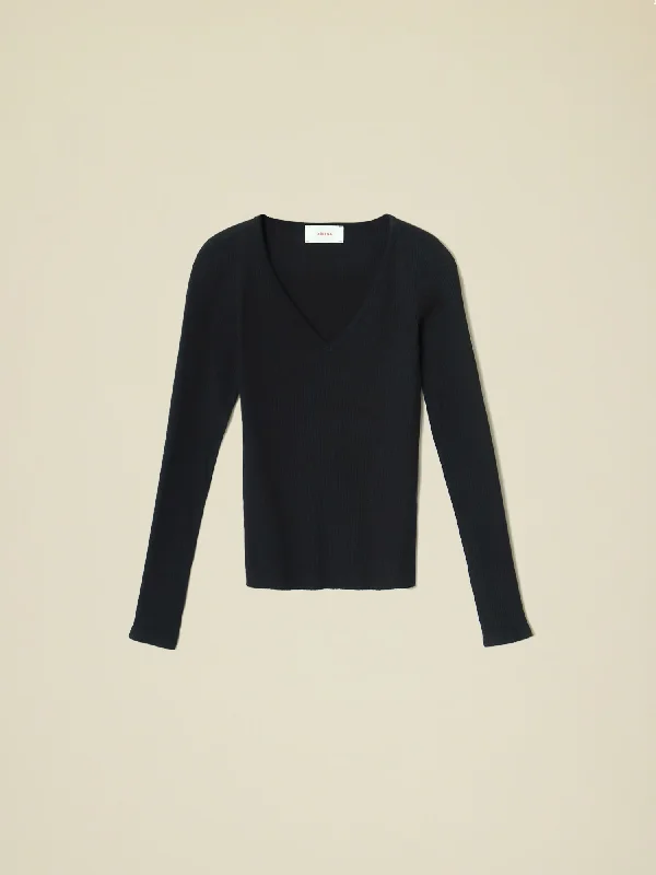 Xirena - Colby Tee in Black Graphic T-Shirt Round Neck Polyester