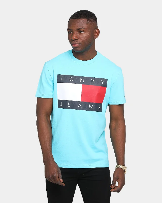 Tommy Jeans TJM Tommy Flag T-Shirt Chlorine Blue Cozy Relaxed Fit Jeans